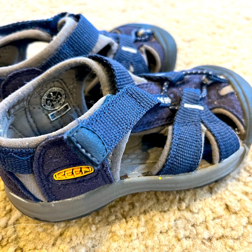 Toddler boy Keens size 7